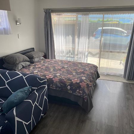 Self Contained En-Suite Private Bathroom, Private Entrance, Close To Shops & Hospital Homestay Hamilton Exteriér fotografie