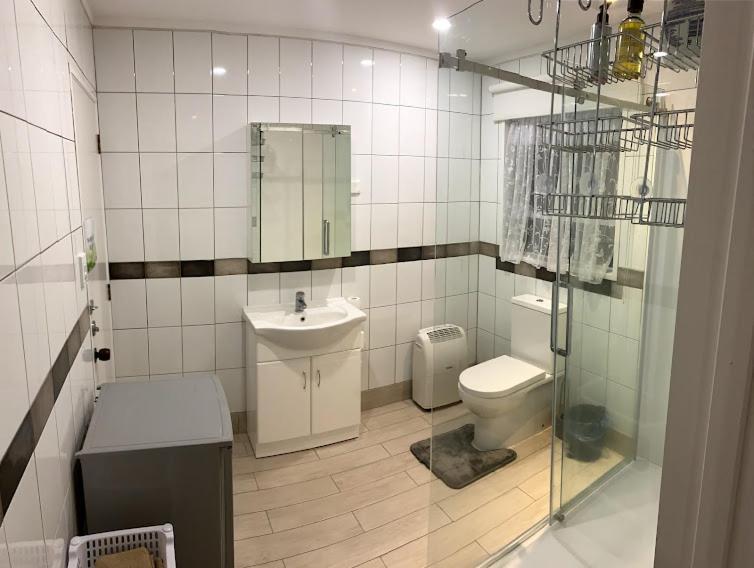 Self Contained En-Suite Private Bathroom, Private Entrance, Close To Shops & Hospital Homestay Hamilton Exteriér fotografie